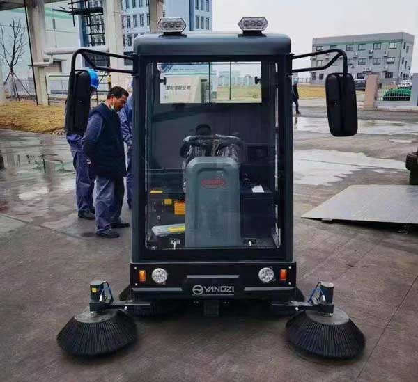 安徽揚子掃地車，全封閉式吸塵清掃