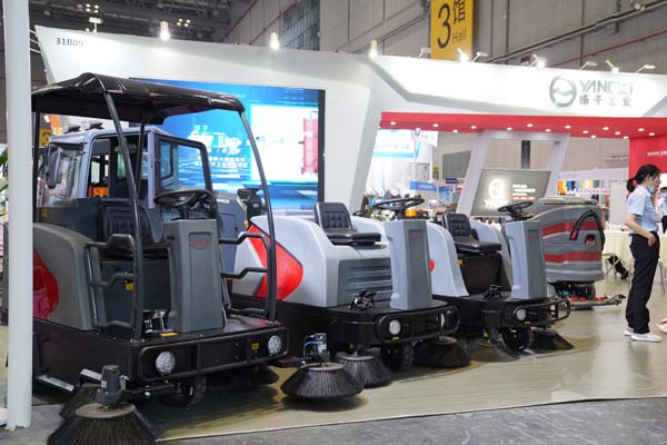 想買掃地車，電動好還是油的好